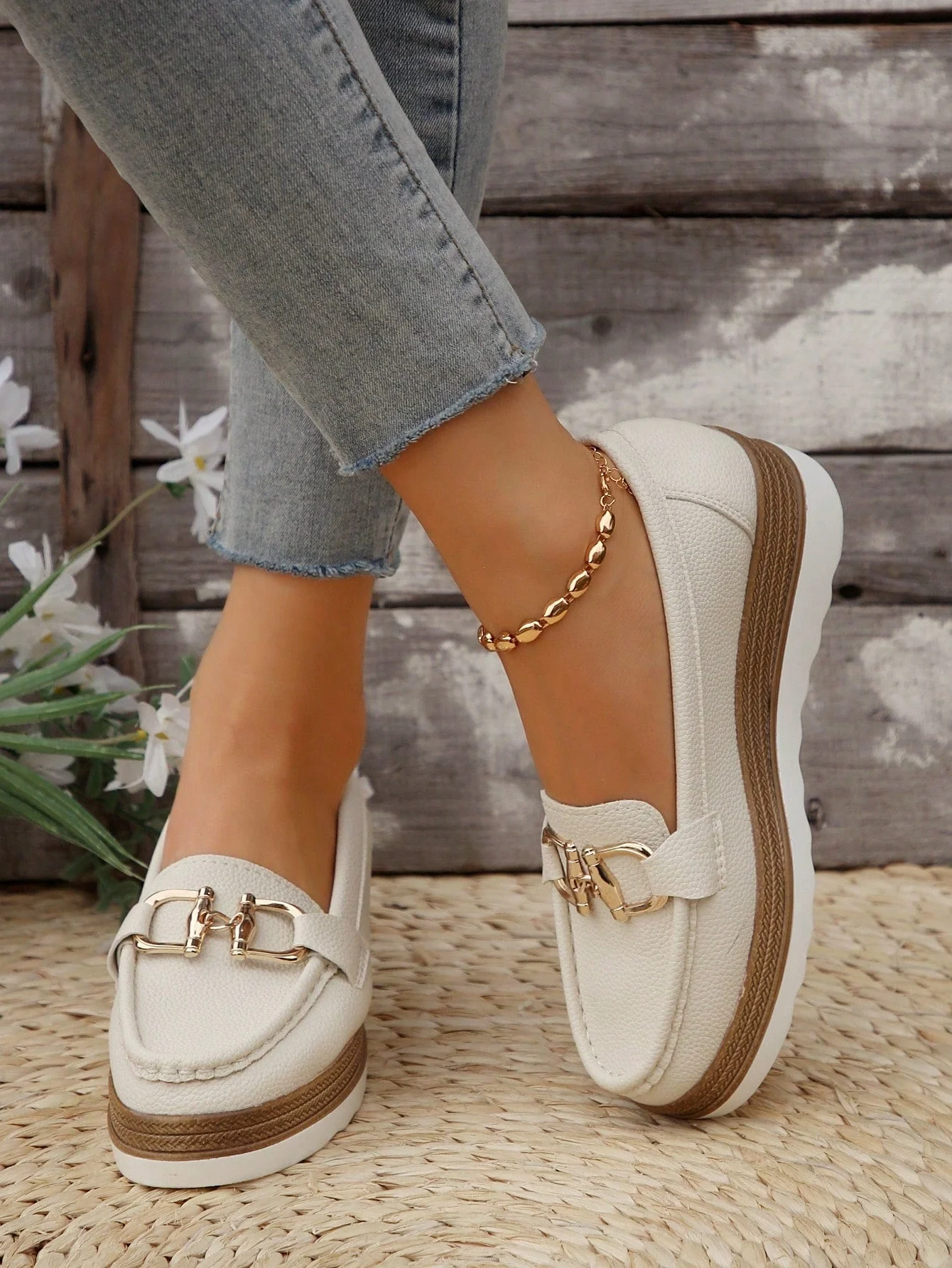 Bequeme Damen-Loafers mit elegantem Metallakzent - Image 12