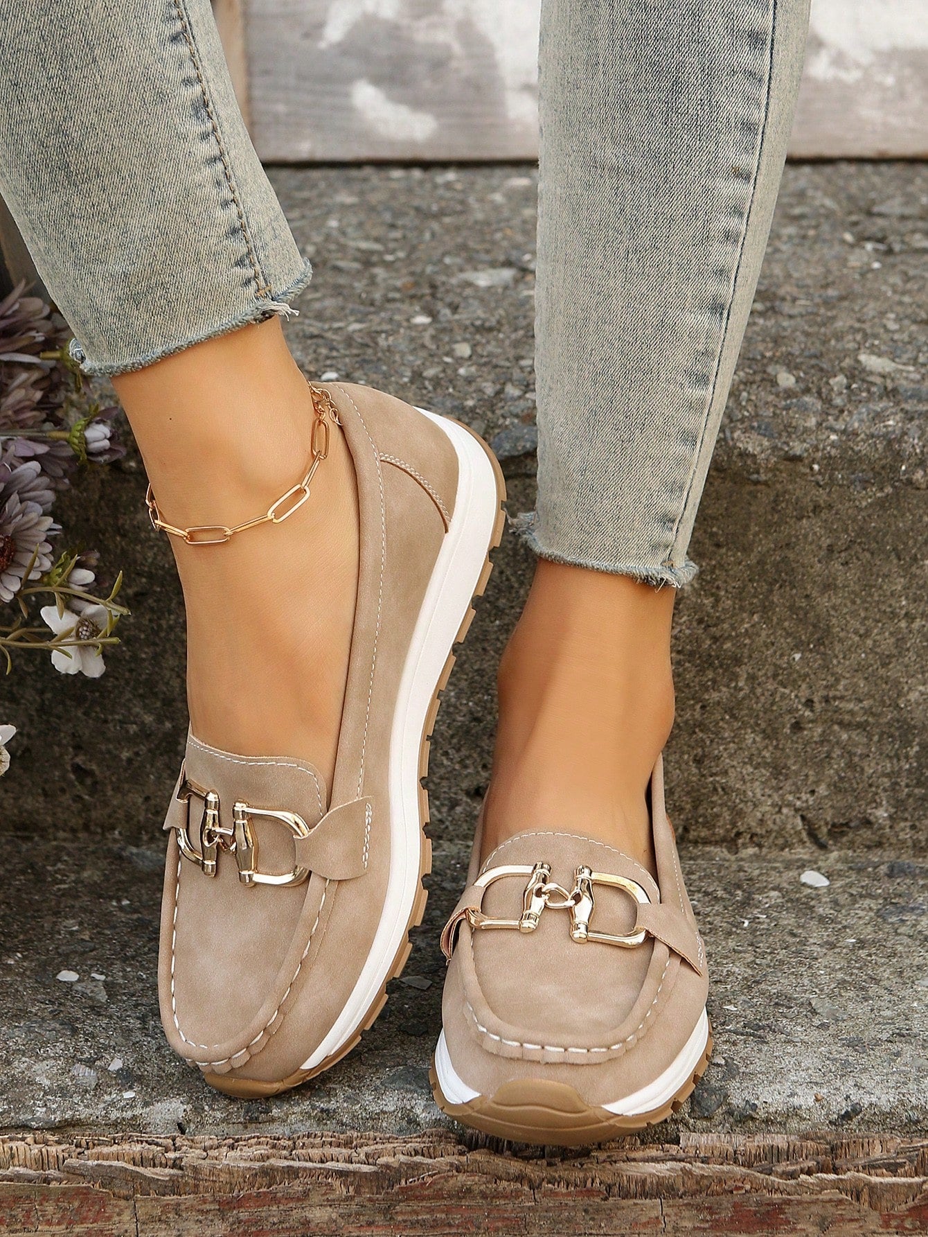 Bequeme Damen-Loafers mit elegantem Metallakzent - Image 14