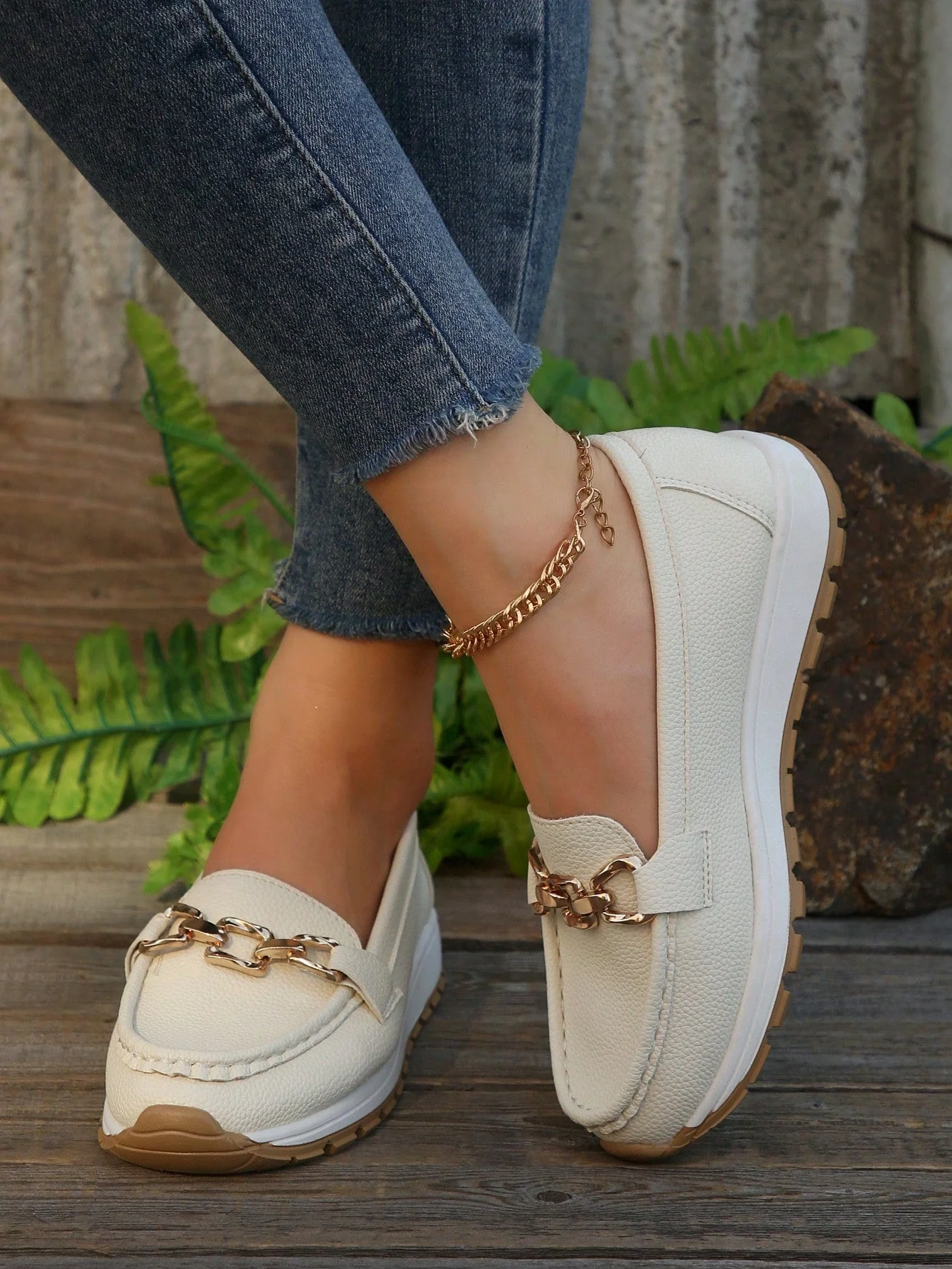 Bequeme Damen-Loafers mit elegantem Metallakzent - Image 17