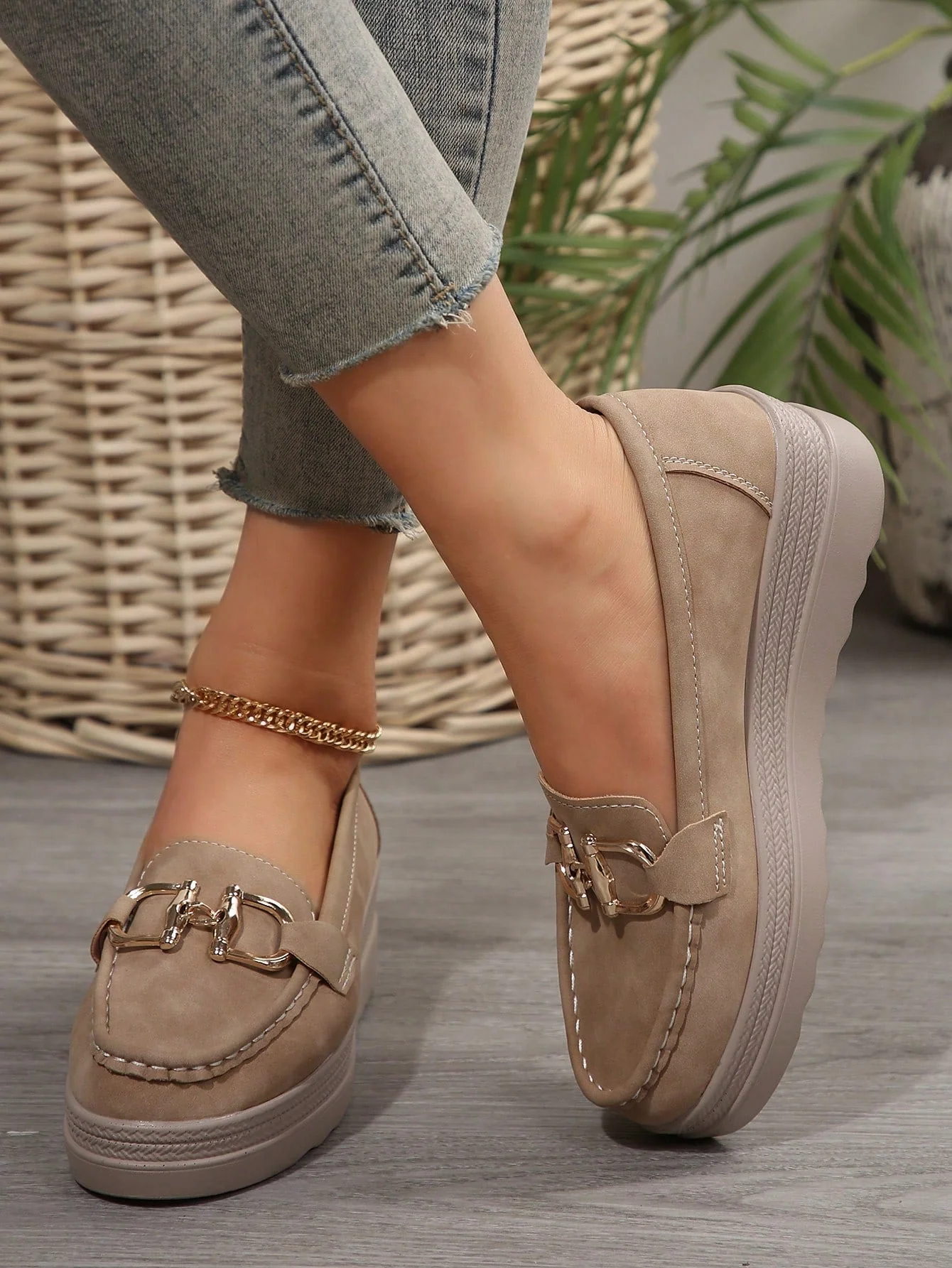 Bequeme Damen-Loafers mit elegantem Metallakzent - Image 6