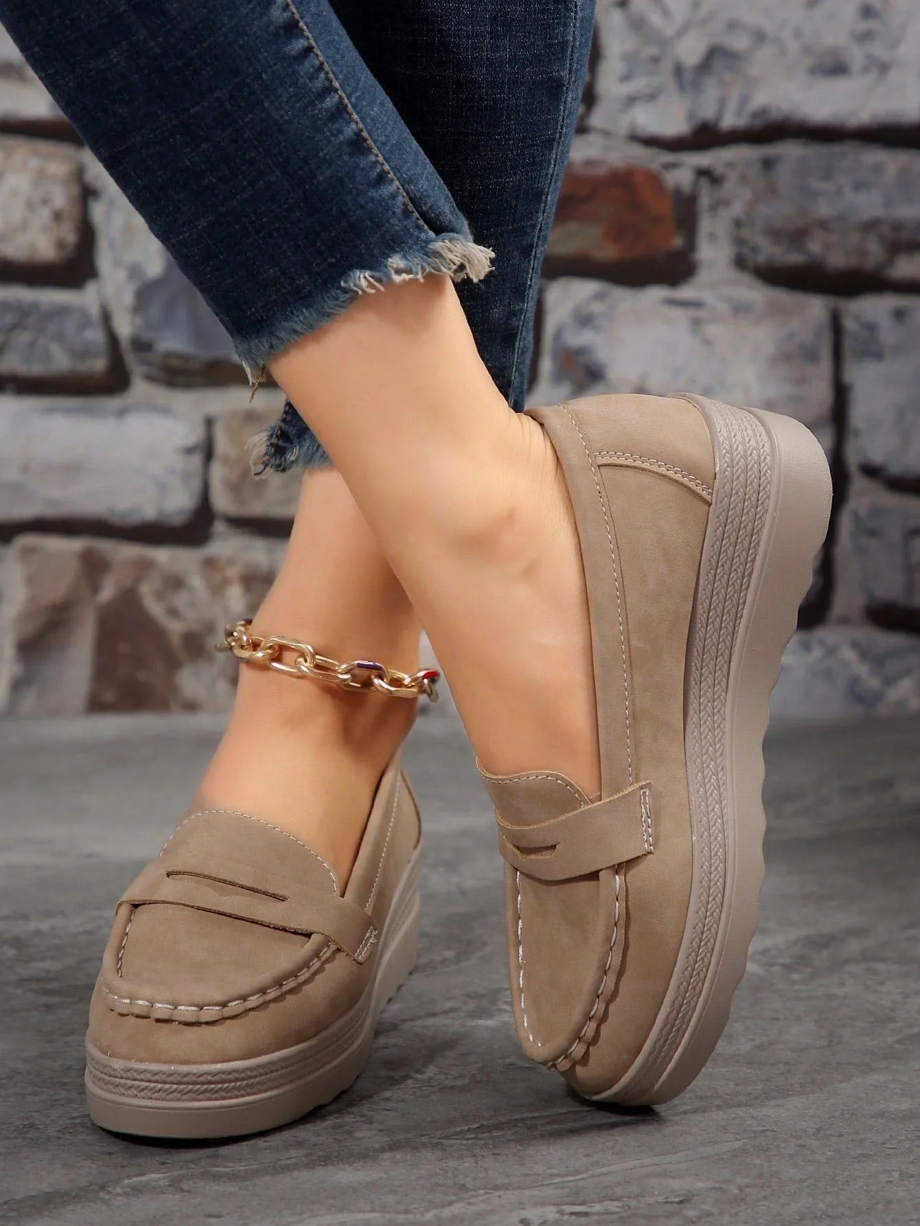 Bequeme Damen-Loafers mit elegantem Metallakzent - Image 9
