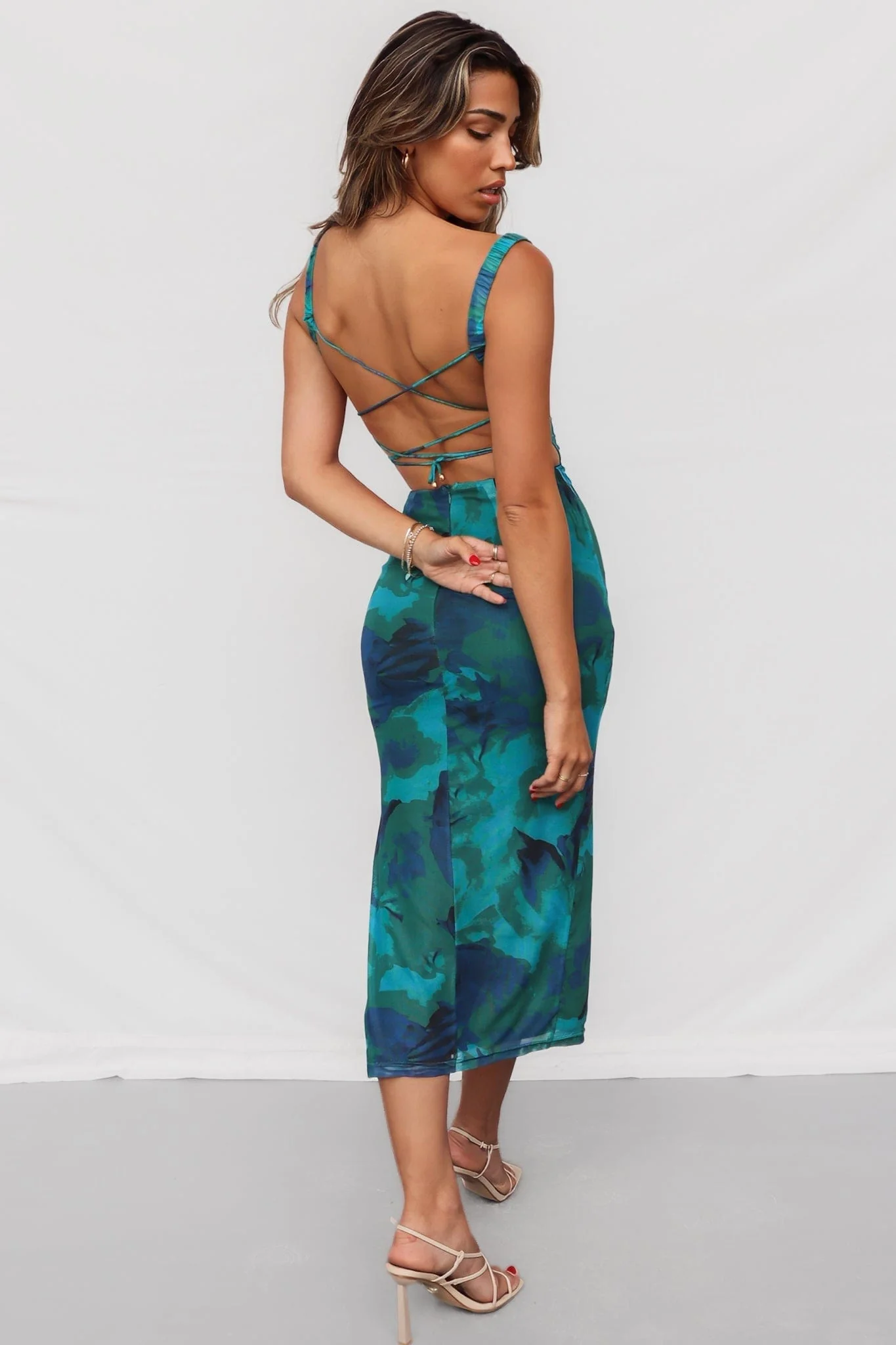 Bettina | Rückenfreies Sommerkleid mit zarter Schnürung - Image 2