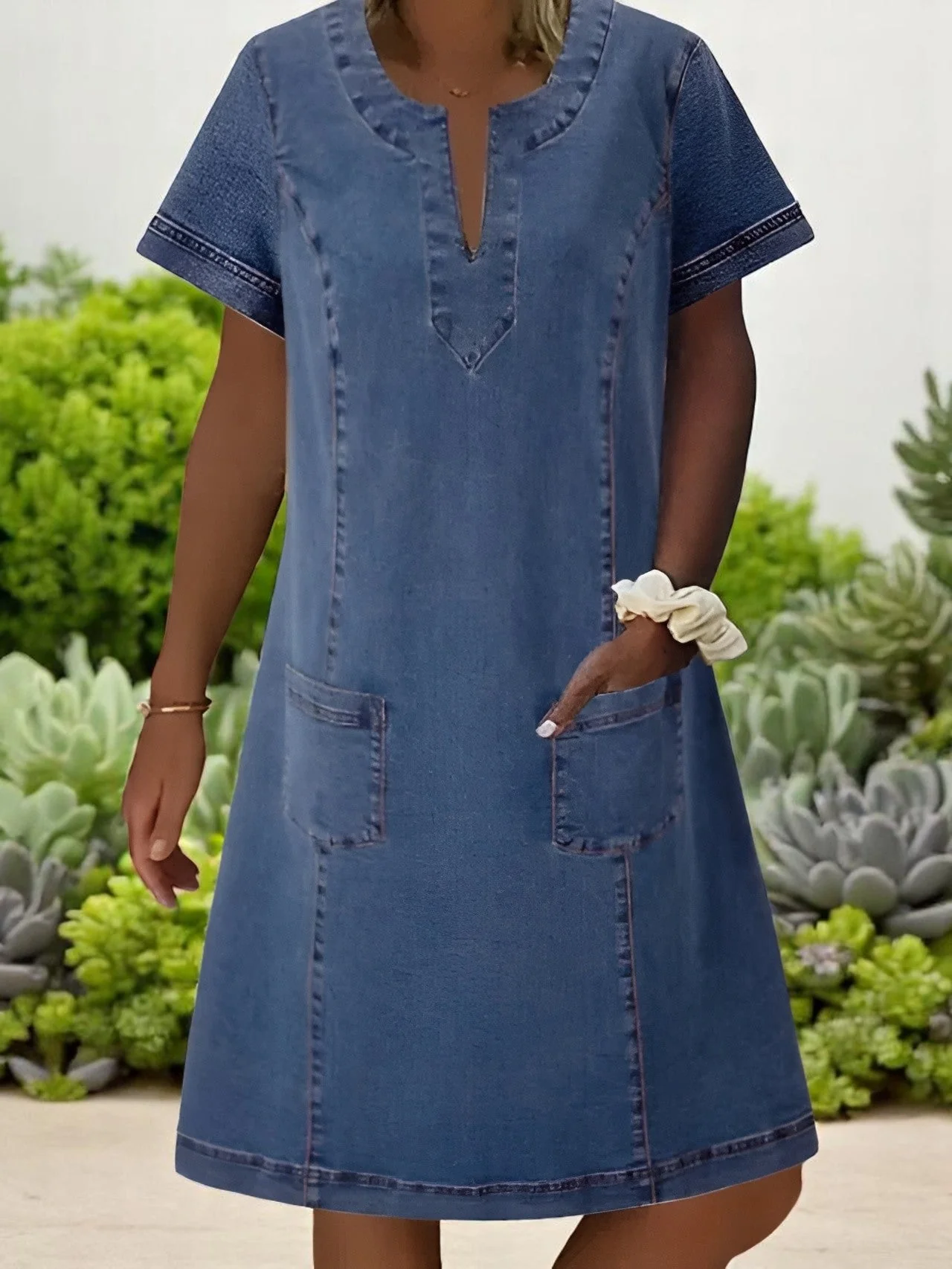 Blythe | Sanftes Denim-Kleid mit kurzen Ärmeln - Image 3