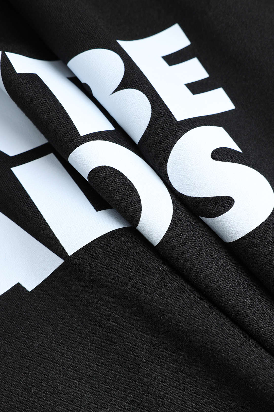 Braelyn | Schwarz Kurzärmelig Cropped T-Shirt mit "Don't Be Jealous"-Print - Image 2
