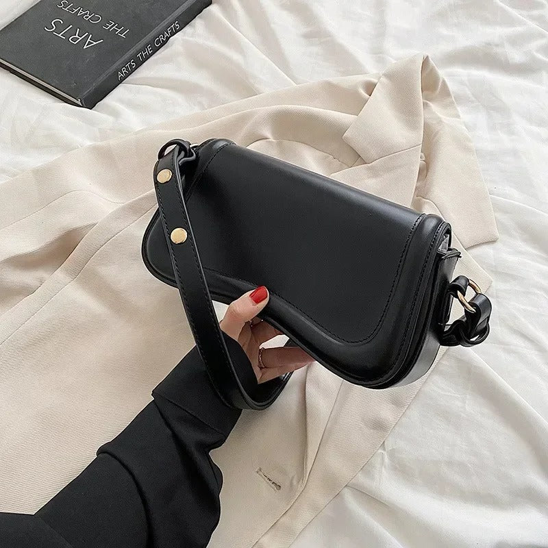 Cadence Handtasche aus veganem Leder mit gewellter Klappe - Image 3