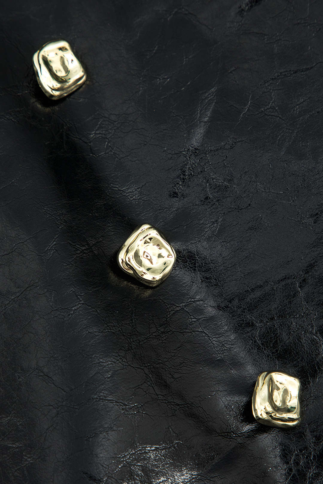Callista | Eleganter Lackleder-Minirock mit Goldknöpfen und Ziertaschen - Image 3