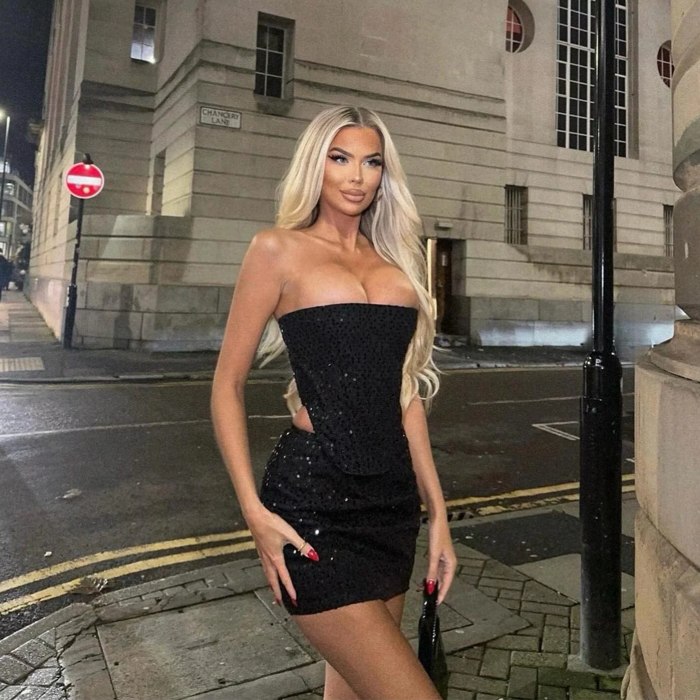 Camila | Pailletten-Zweiteiler – Glamour trifft auf modernen Chic - Image 17