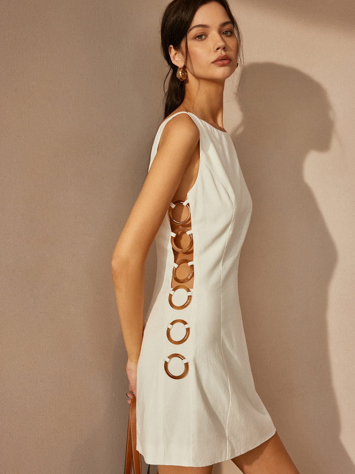 Carlotta | Elegantes Minikleid mit Cut-Outs & Ring-Details - Image 4