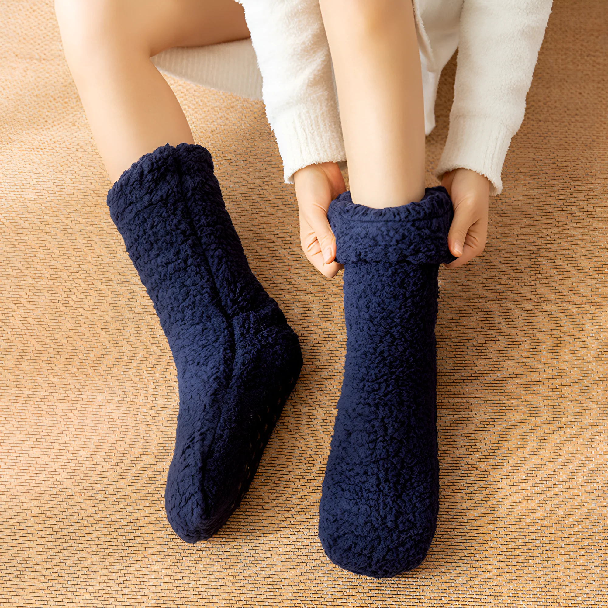 Caroline | Kuschelige Samt-Fleece-Socken für Damen - Image 3