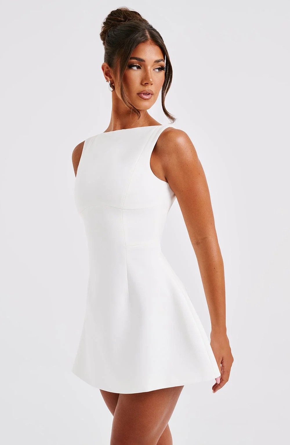 Celina – Weißes Minikleid mit Bubble-Rock & Rückenausschnitt | Elegantes Kleid - Image 3