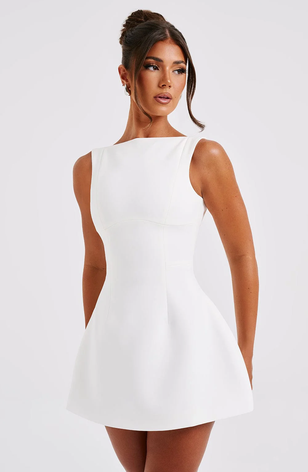 Celina – Weißes Minikleid mit Bubble-Rock & Rückenausschnitt | Elegantes Kleid - Image 5