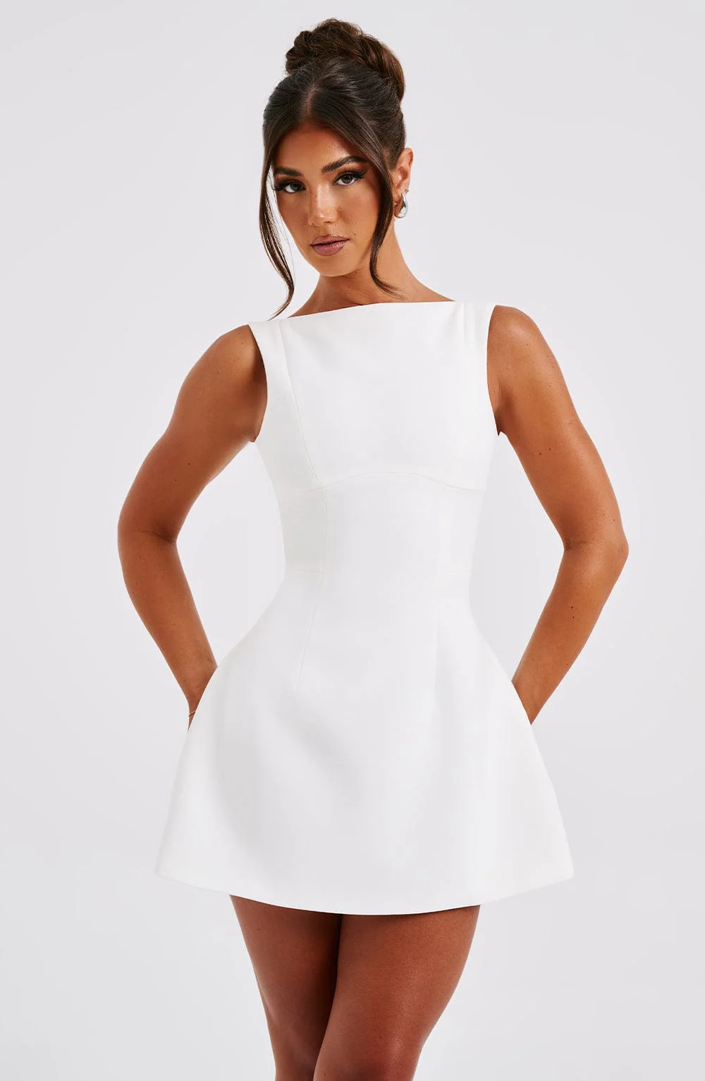 Celina – Weißes Minikleid mit Bubble-Rock & Rückenausschnitt | Elegantes Kleid - Image 6