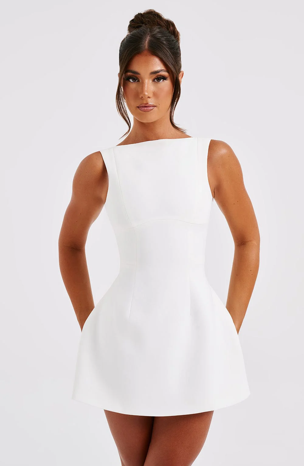 Celina – Weißes Minikleid mit Bubble-Rock & Rückenausschnitt | Elegantes Kleid - Image 7