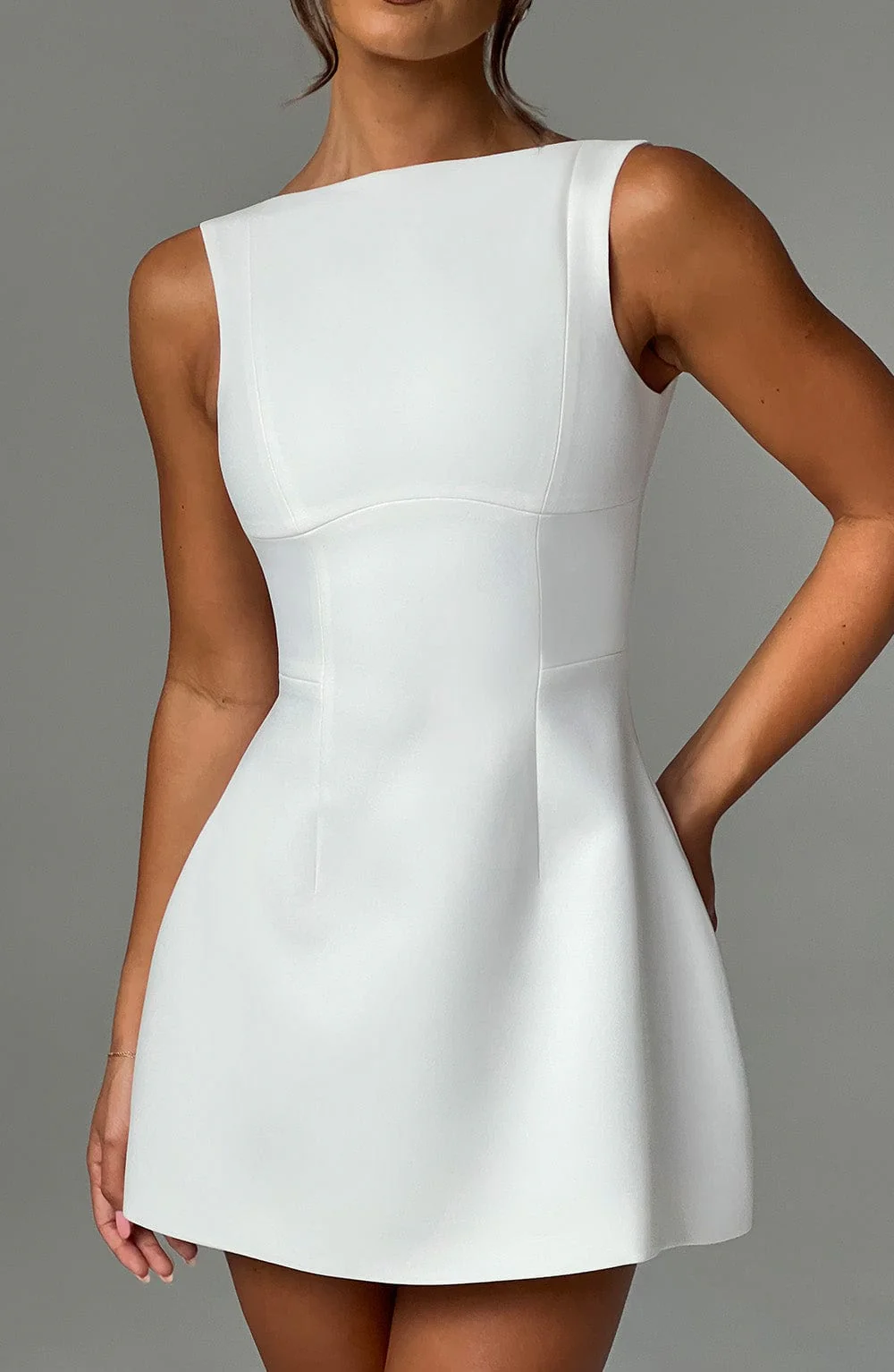 Celina – Weißes Minikleid mit Bubble-Rock & Rückenausschnitt | Elegantes Kleid - Image 8