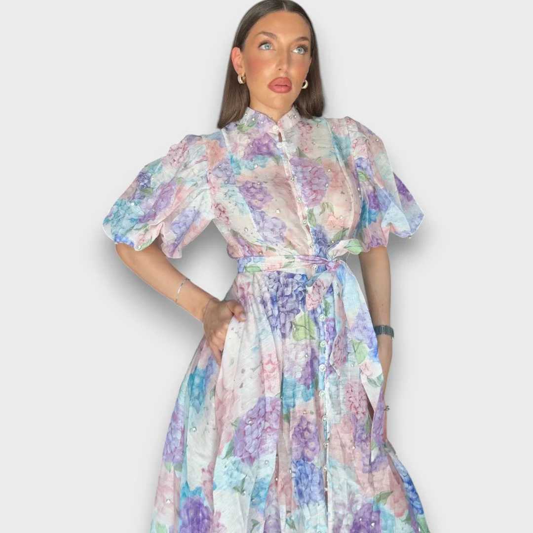 Celindra – Maxi-Kleid mit floraler Struktur und Bindegürtel - Image 3