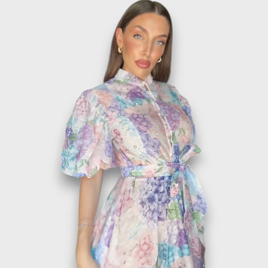 Celindra – Maxi-Kleid mit floraler Struktur und Bindegürtel - Image 4