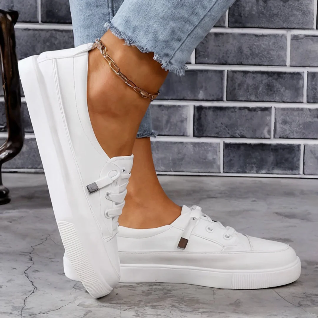 Christa | Damen Minimalistische Schnür Sneakers - Image 2