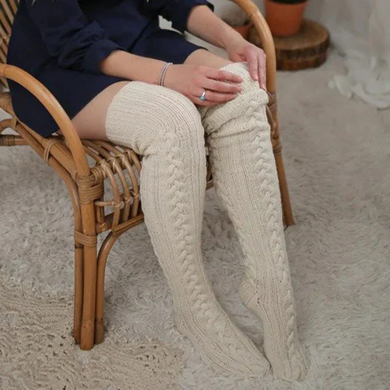 Clara – Strick-Overknee-Socken mit Zopfmuster für Damen - Image 3