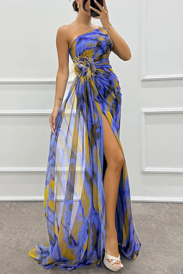 Claudia - Schulterfreies Maxikleid mit Aquarellprint, Federrosen & Schlitz - Image 3