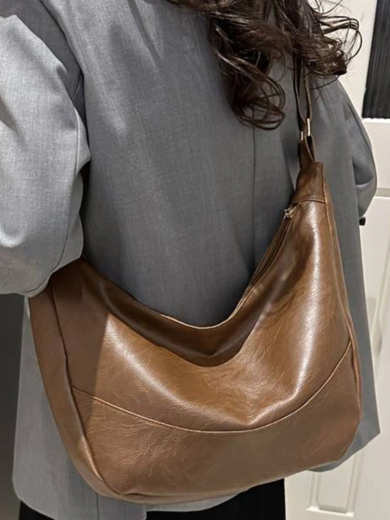 Clementine Schlanke Sling-Tasche - Image 3