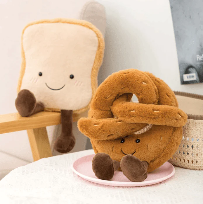 CroissantCuddle | Niedliches, weiches Plüschtier in Form eines Brezelbrots - Image 2