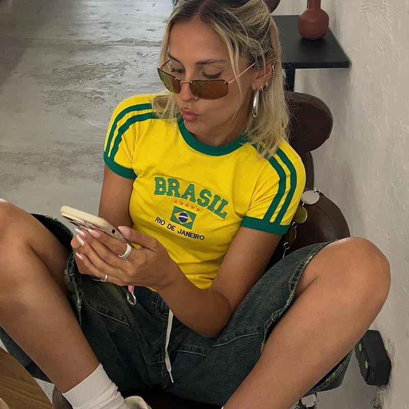 Cropped Damen T-Shirt mit Brasilien-Print im Retro-Sportstil - Image 2