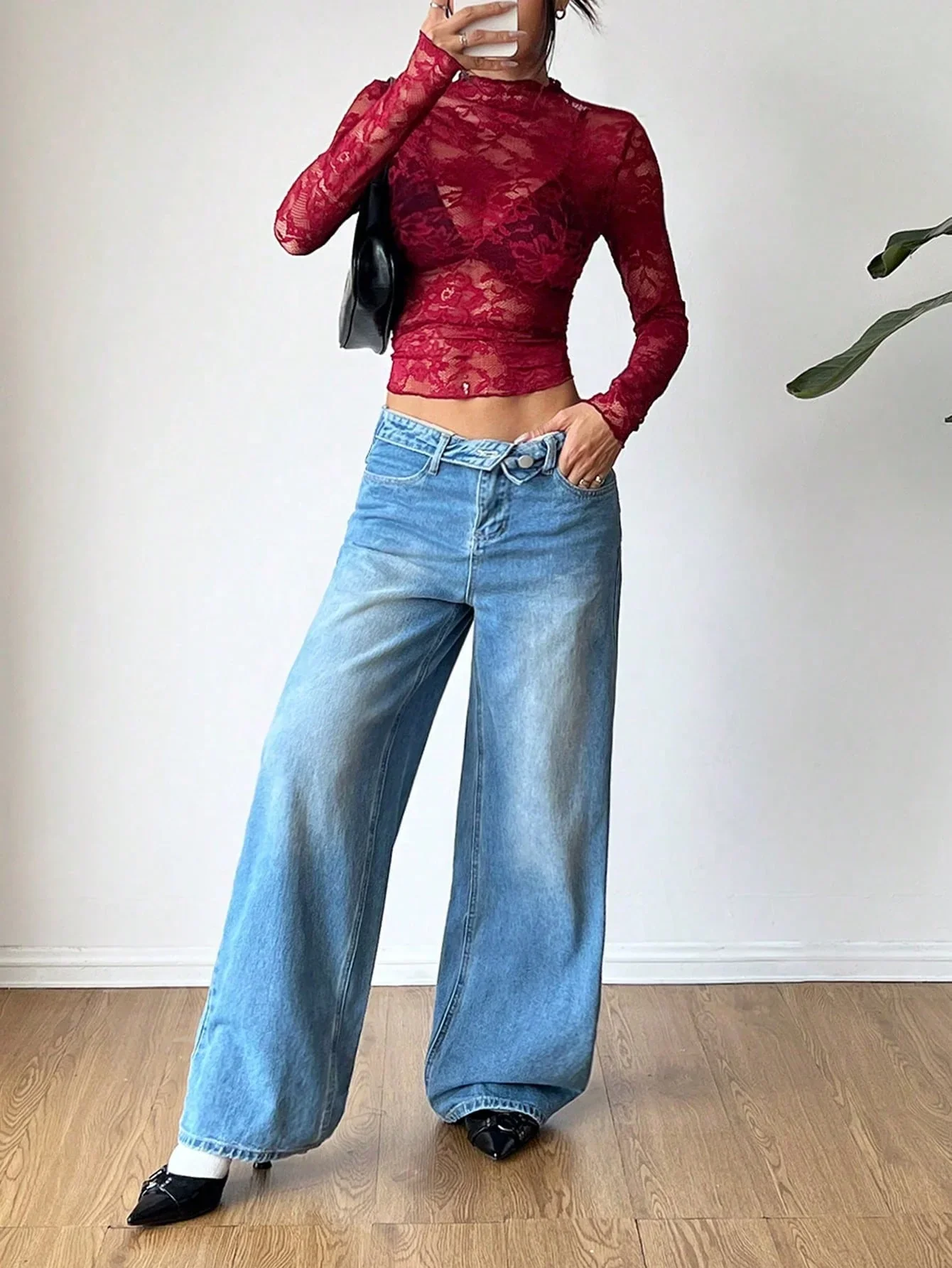 Cropped Spitzenbluse mit langen Ärmeln – Sexy, Transparent & Feminin - Image 2
