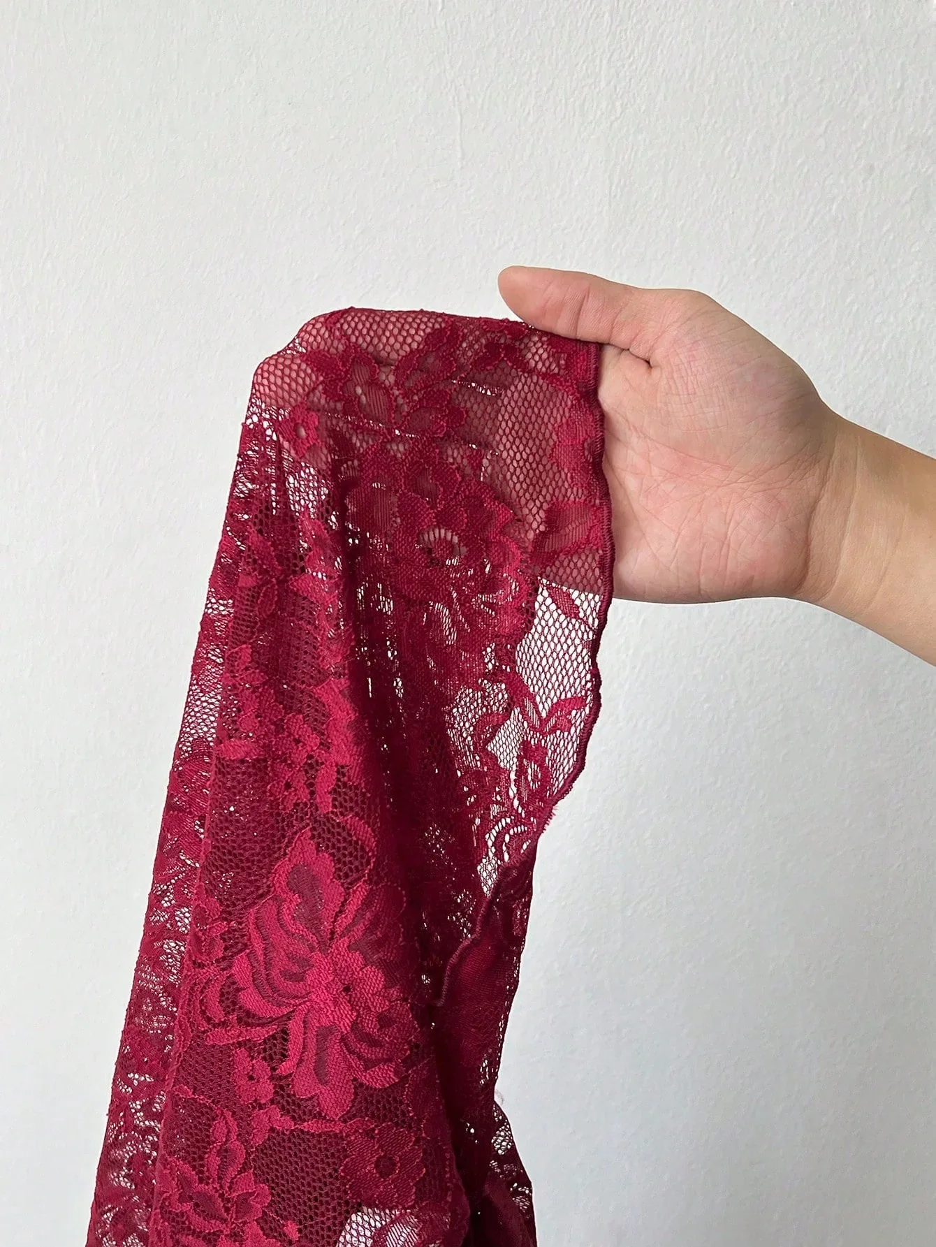 Cropped Spitzenbluse mit langen Ärmeln – Sexy, Transparent & Feminin - Image 5