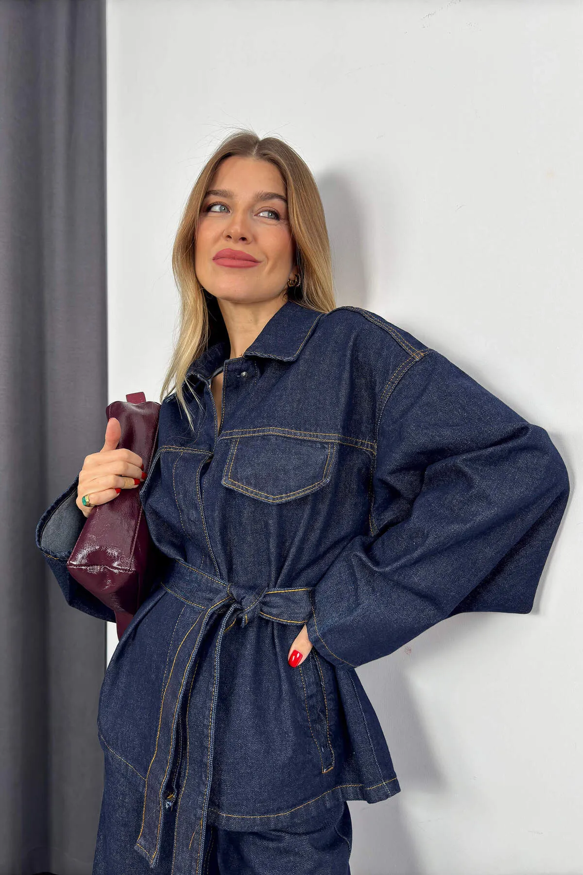 Damen-Denim-Set – Elegante Taillierte Jeansjacke mit Gürtel & Weite High-Waist Hose - Image 3