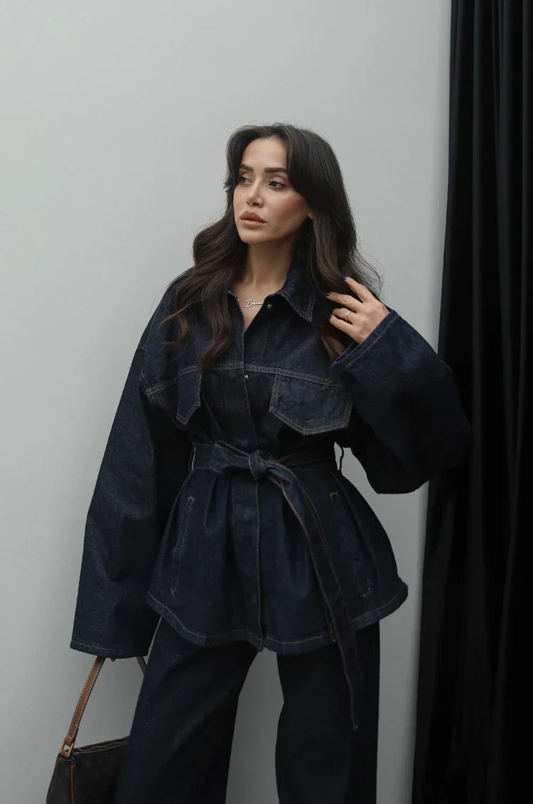 Damen-Denim-Set – Elegante Taillierte Jeansjacke mit Gürtel & Weite High-Waist Hose - Image 5