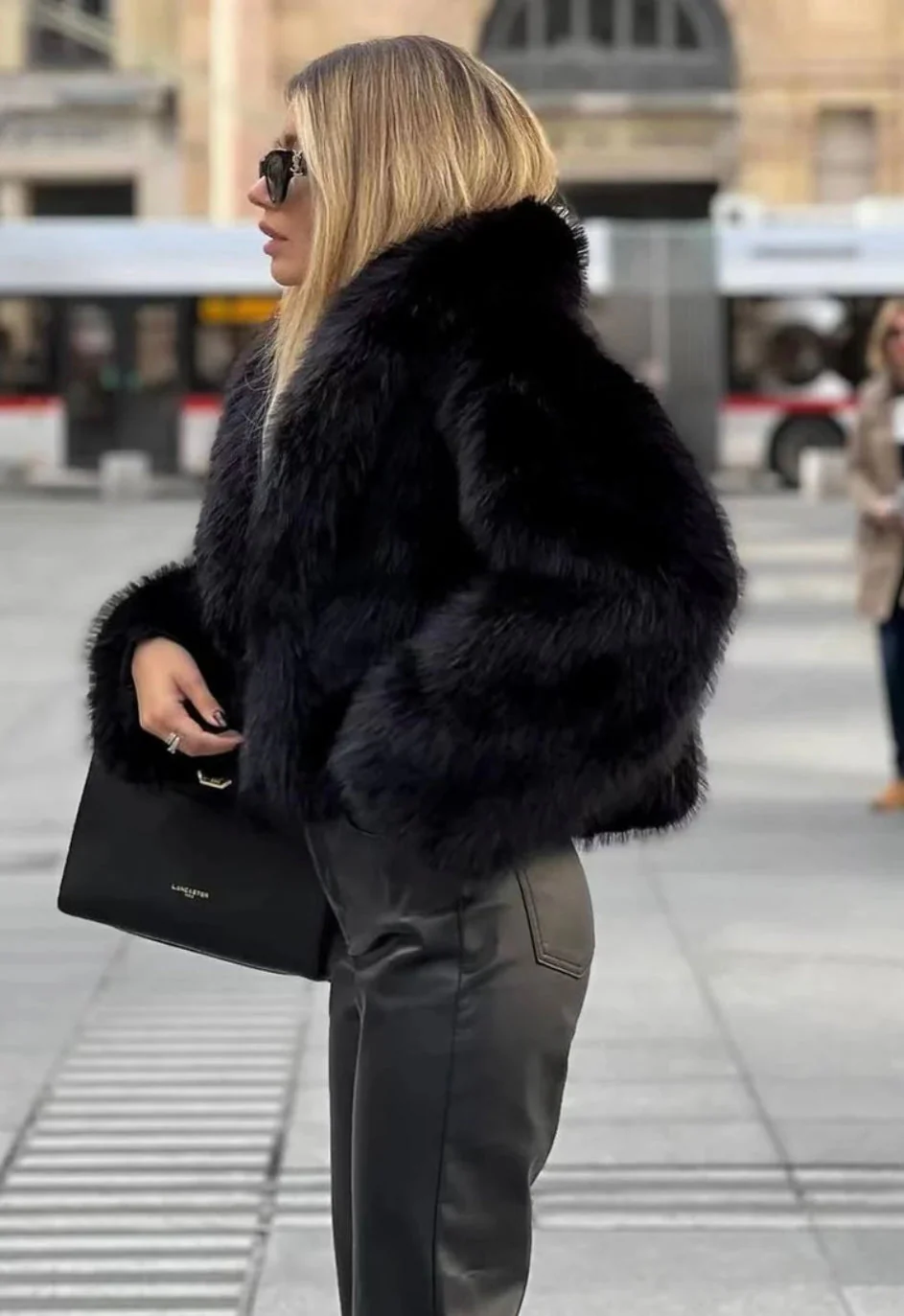 Damen Jacke | Kurze Ausführung mit betontem Kragen - Image 2