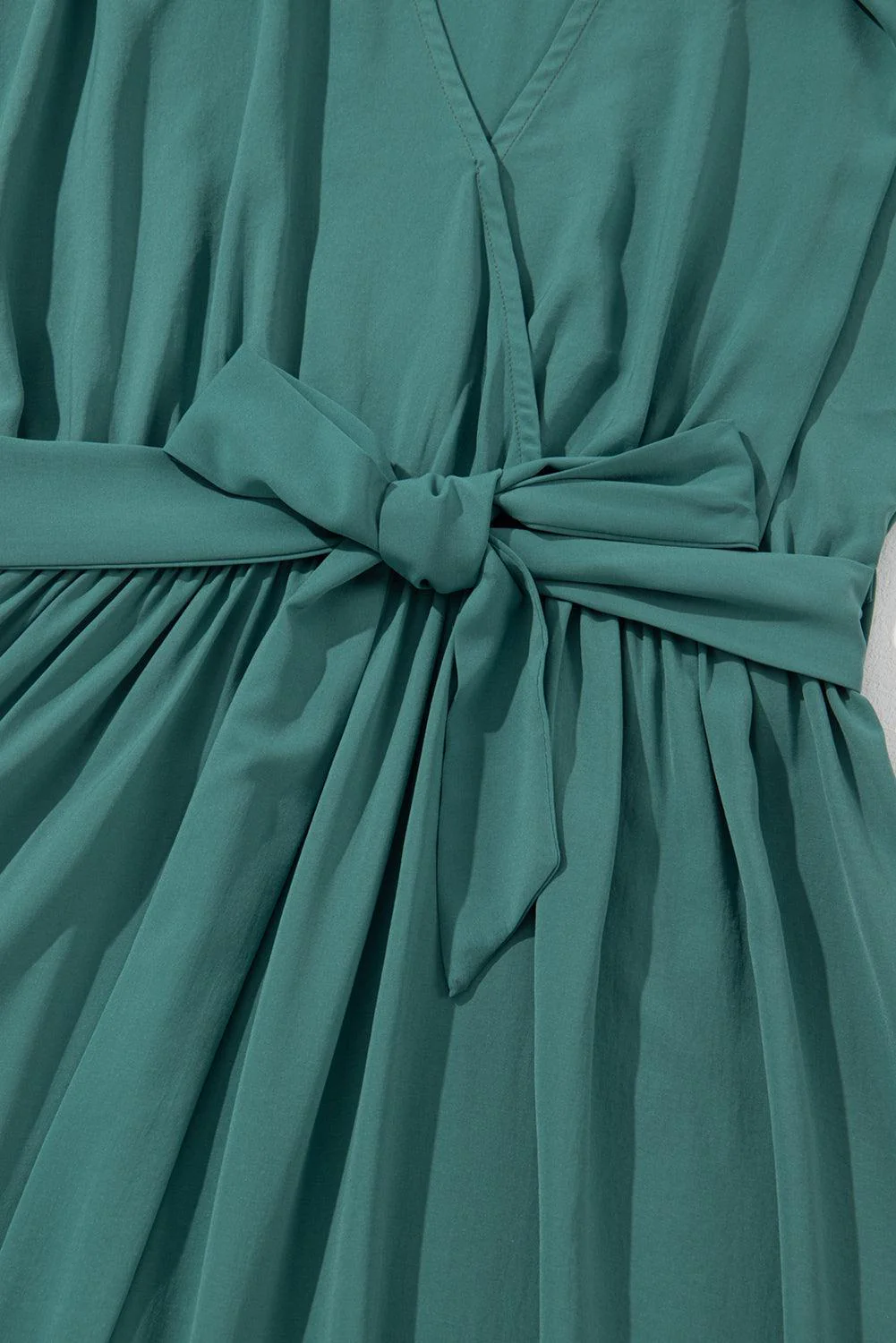 Damen Maxikleid mit Gürtel und V-Ausschnitt - Image 7