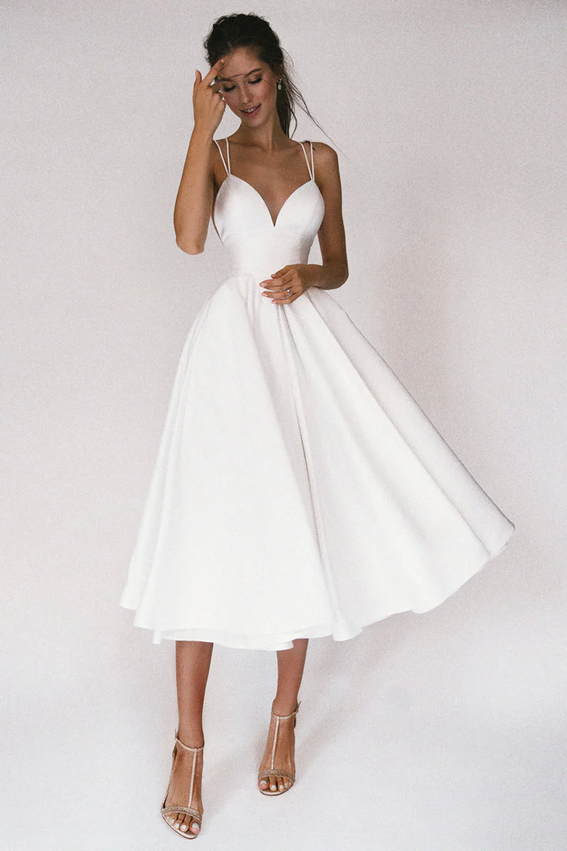 Damen-Midiabendkleid mit V-Ausschnitt | sachliche Linienführung - Image 3