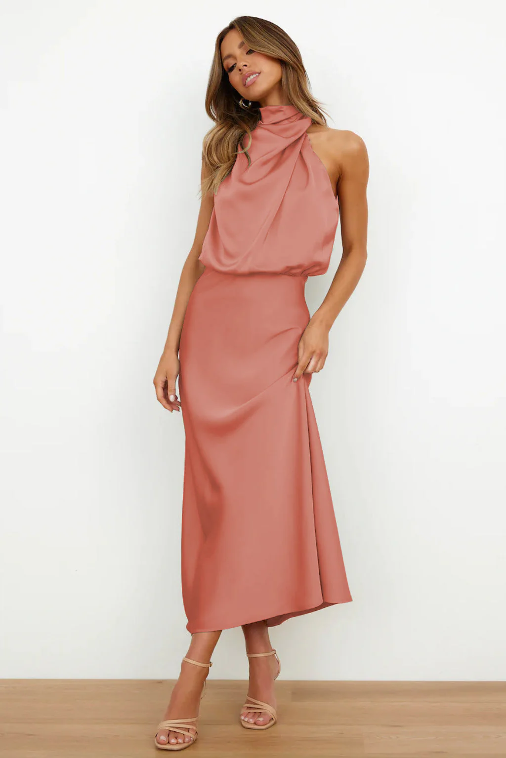 Damenkleid | Neckholder und A-Linienschnitt - Image 10