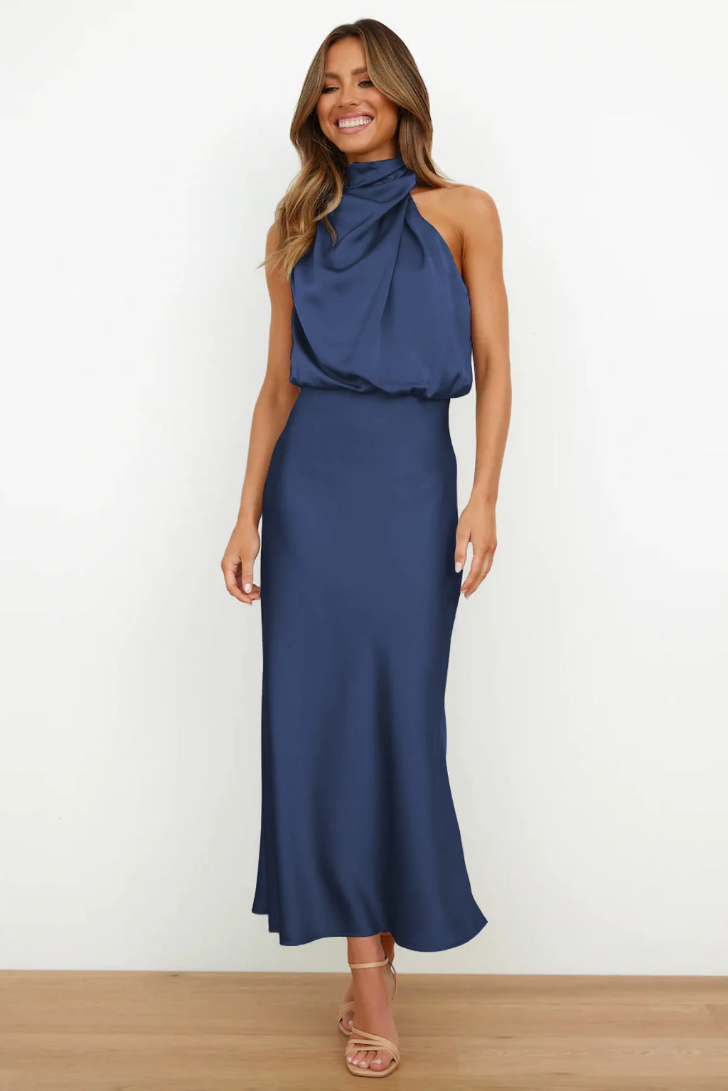 Damenkleid | Neckholder und A-Linienschnitt - Image 11