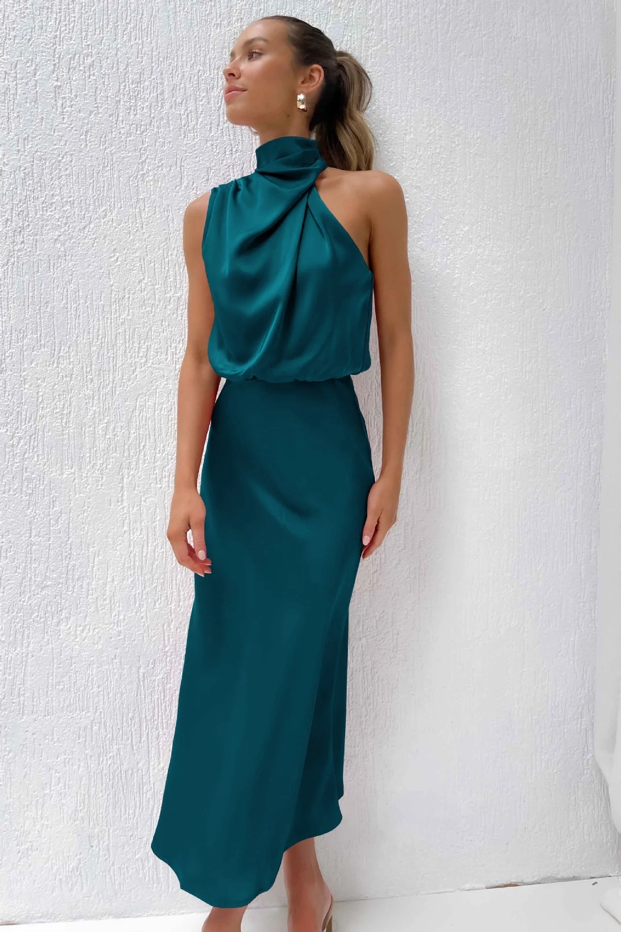 Damenkleid | Neckholder und A-Linienschnitt - Image 9