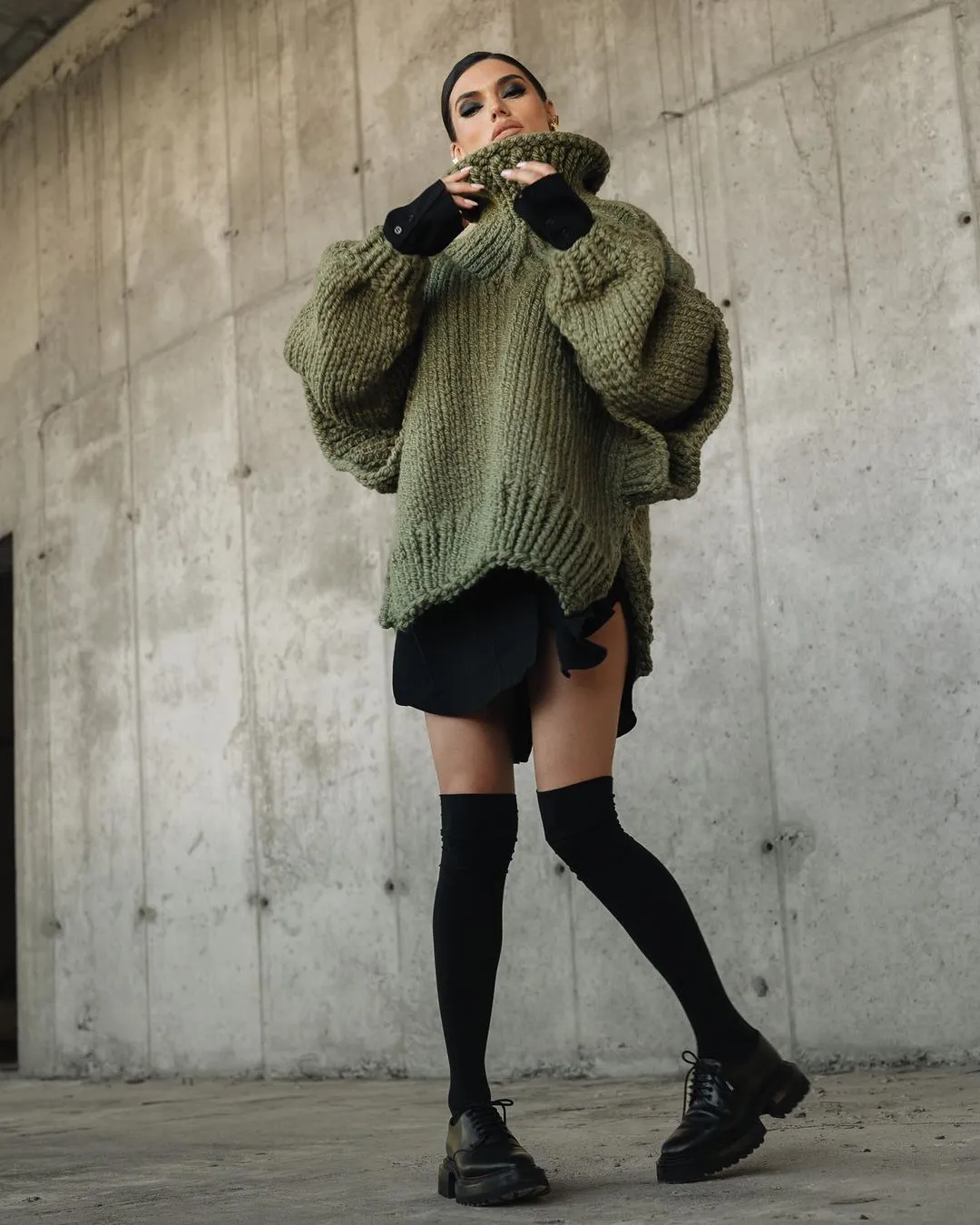 Damenpullover | Oversized Schnitt und weite Krempe - Image 3