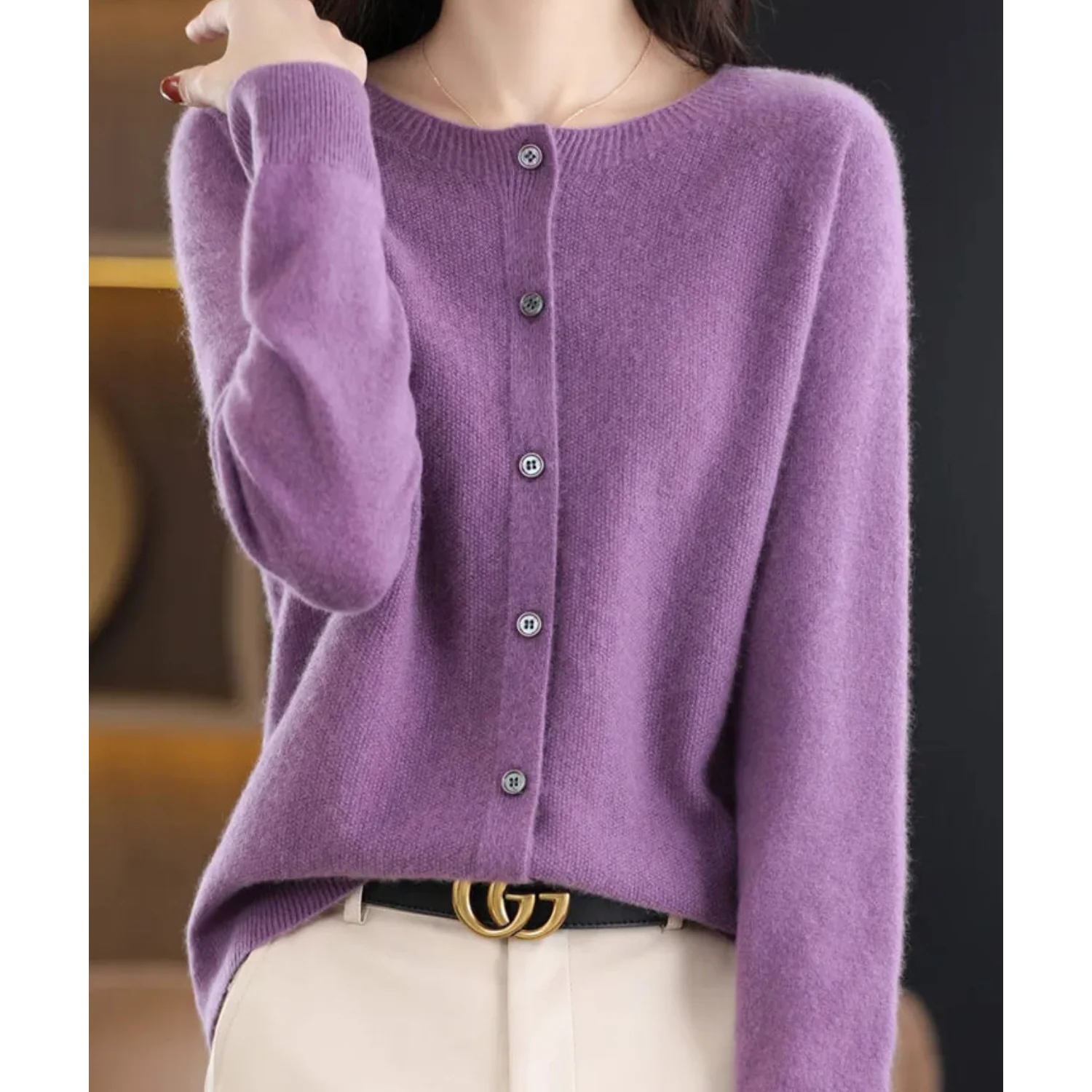 DANIELLE | Damen-Strickjacke mit Rundhalsausschnitt aus reiner Merinowolle - Image 10