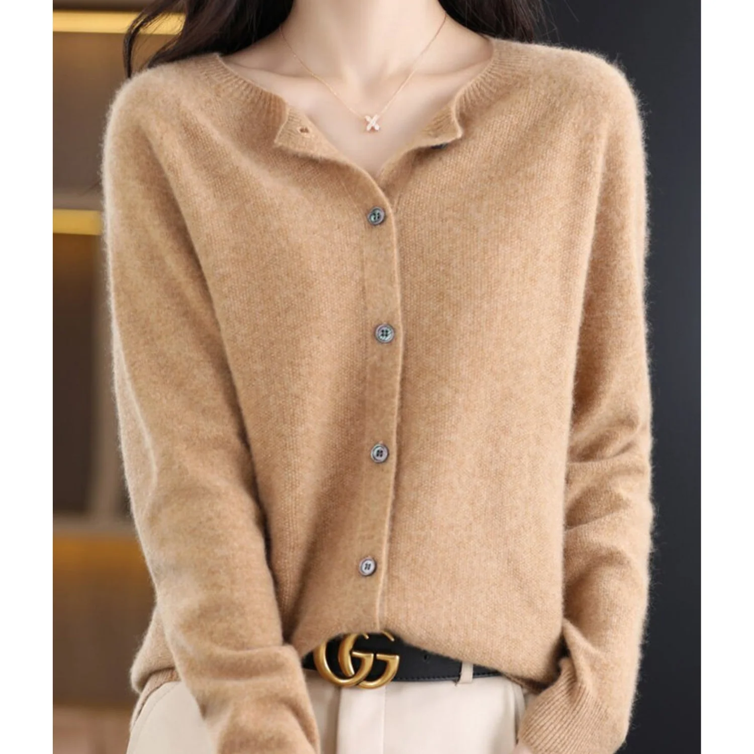 DANIELLE | Damen-Strickjacke mit Rundhalsausschnitt aus reiner Merinowolle - Image 12