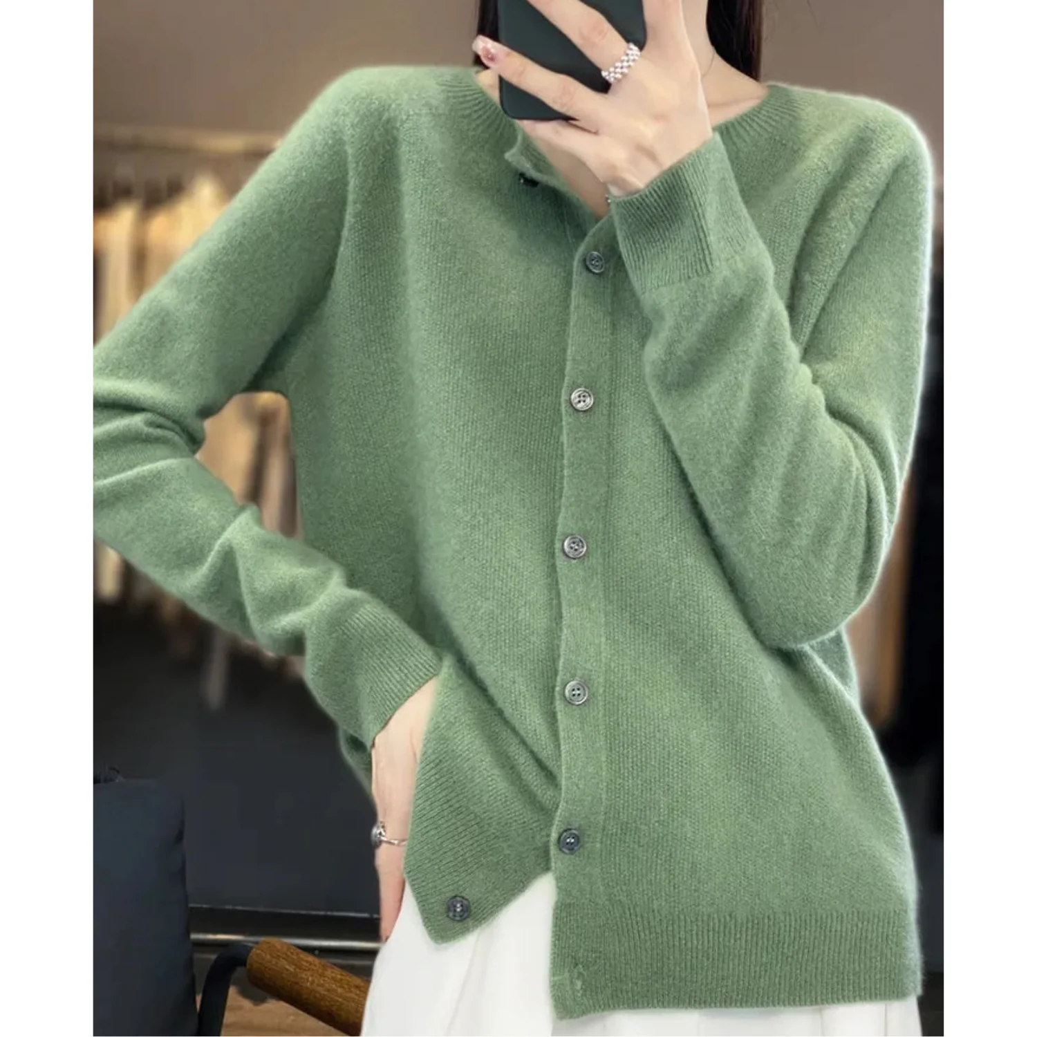 DANIELLE | Damen-Strickjacke mit Rundhalsausschnitt aus reiner Merinowolle - Image 14