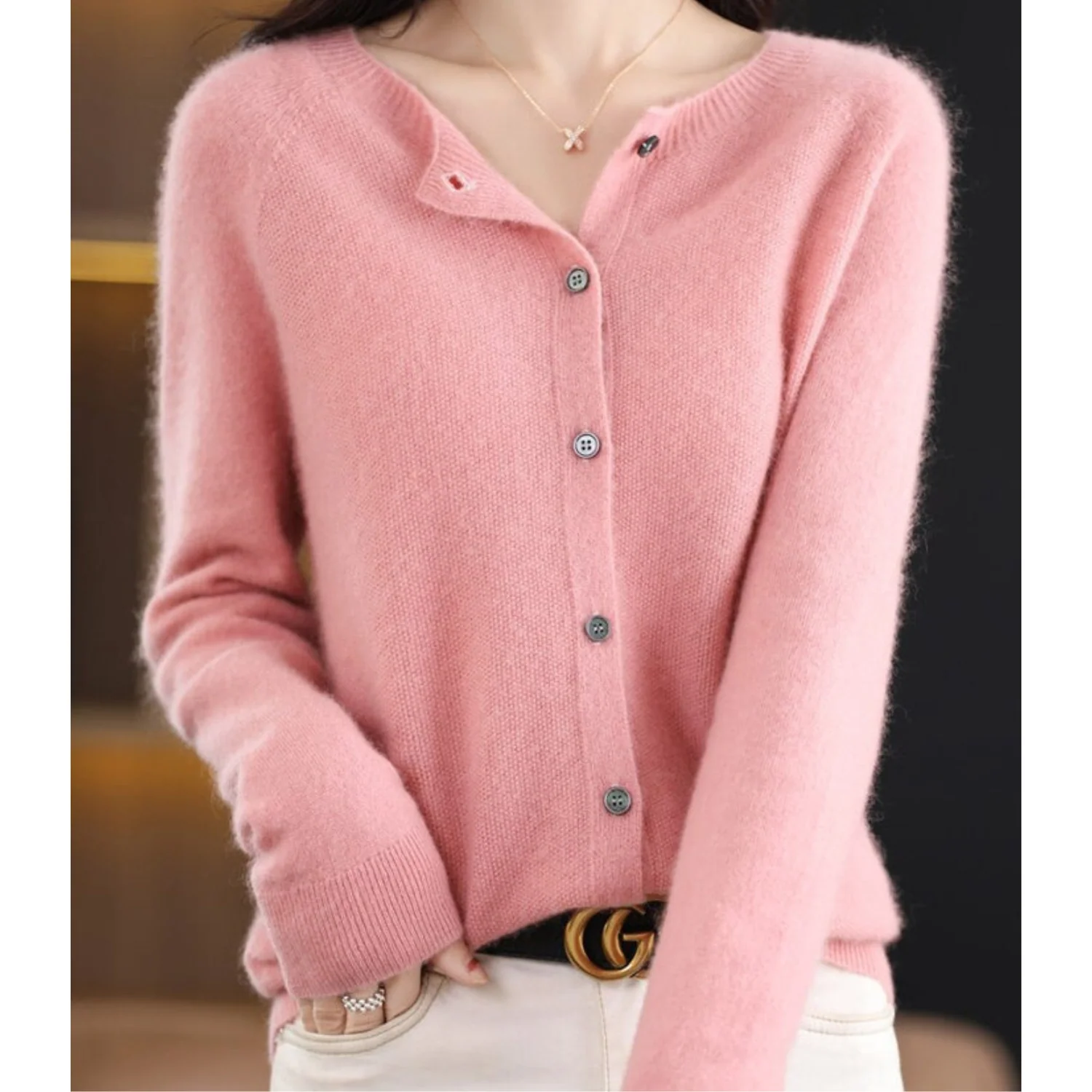 DANIELLE | Damen-Strickjacke mit Rundhalsausschnitt aus reiner Merinowolle - Image 3