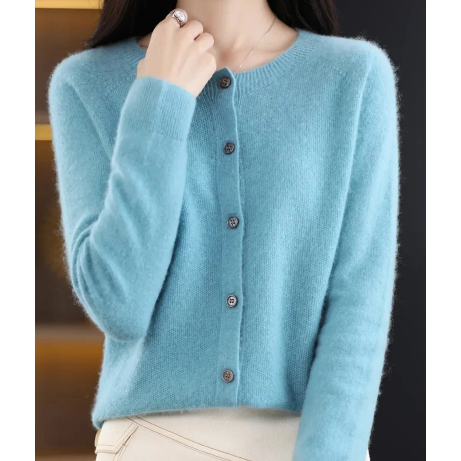 DANIELLE | Damen-Strickjacke mit Rundhalsausschnitt aus reiner Merinowolle - Image 5