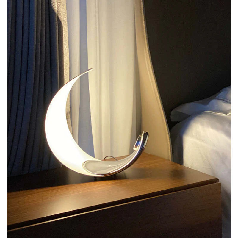 Designer Tischlampe „Halbmond“ – Modernes LED-Lichtobjekt im Mond-Design - Image 10