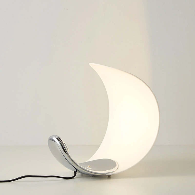 Designer Tischlampe „Halbmond“ – Modernes LED-Lichtobjekt im Mond-Design - Image 12
