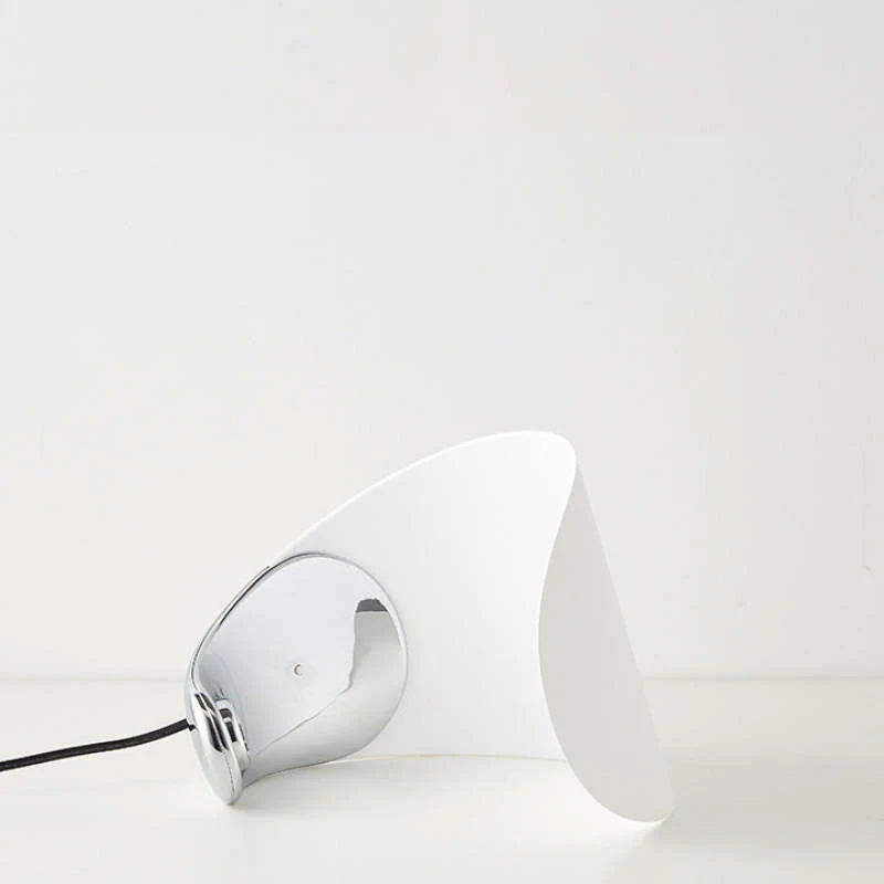 Designer Tischlampe „Halbmond“ – Modernes LED-Lichtobjekt im Mond-Design - Image 13