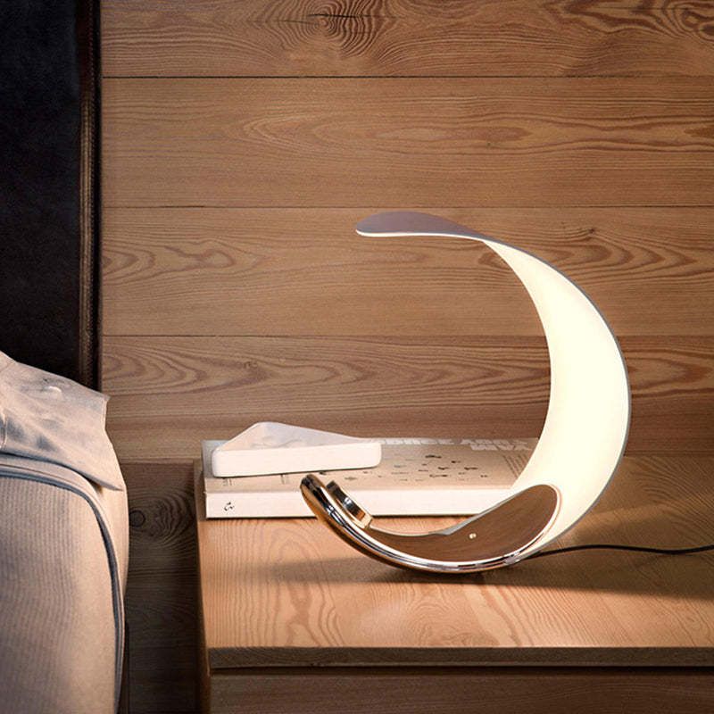 Designer Tischlampe „Halbmond“ – Modernes LED-Lichtobjekt im Mond-Design - Image 2