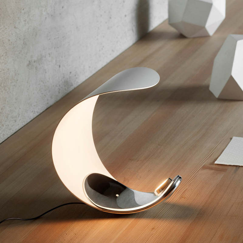 Designer Tischlampe „Halbmond“ – Modernes LED-Lichtobjekt im Mond-Design - Image 8