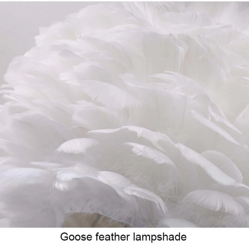 Designer Tischlampe mit Federschirm – Goldenes Stativ & Weiches Stimmungslicht - Image 6