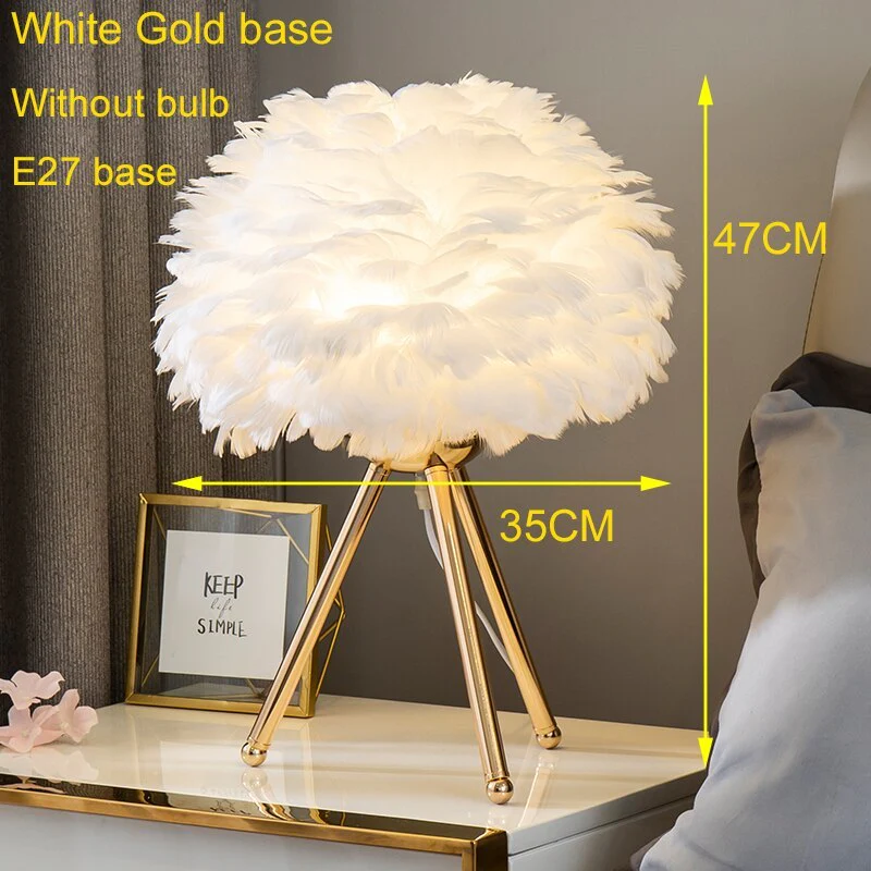 Designer Tischlampe mit Federschirm – Goldenes Stativ & Weiches Stimmungslicht - Image 9