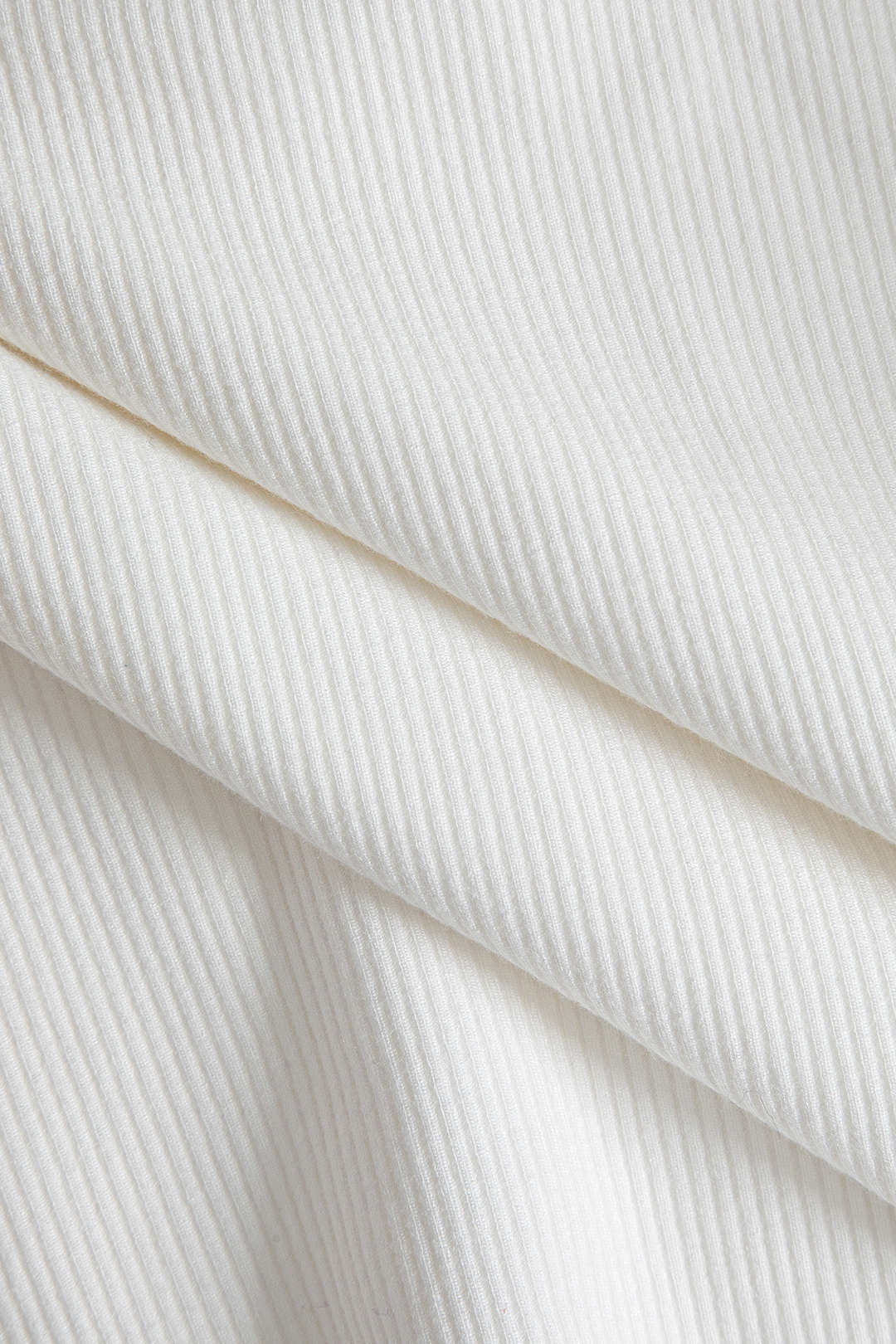 Dominique | Figurbetontes Langarm-Poloshirt mit tiefem V-Ausschnitt und eleganten Knopfdetails - Image 2